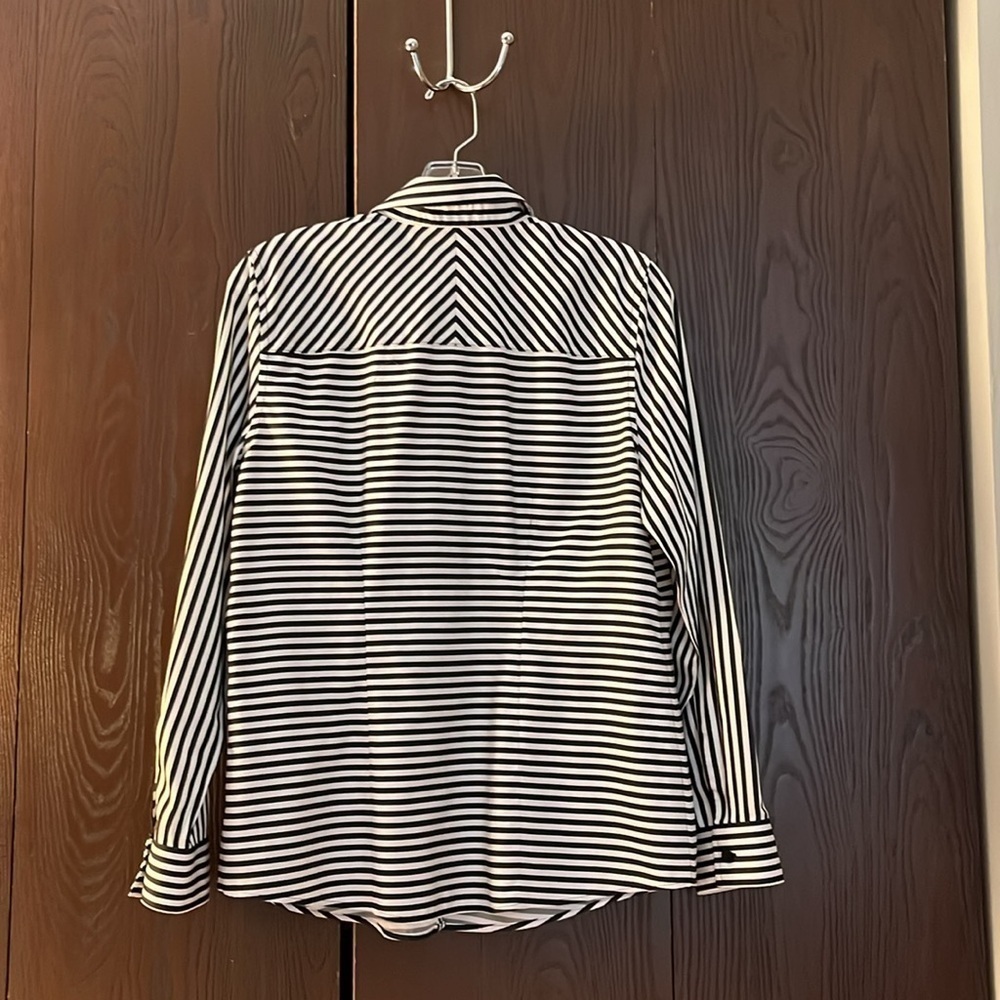 Chico’s long sleeved black and white striped blouse. Size Chico 0. - Picture 6 of 9